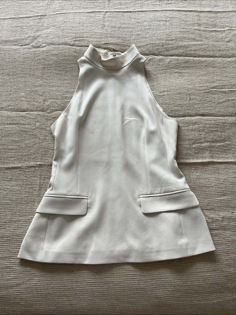 Aritzia Babaton Cream Sleeveless Tank